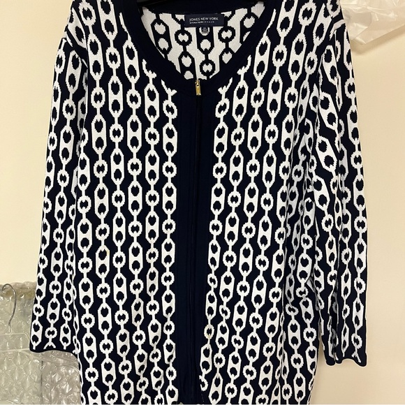 Designer most desirable jacket for women, fancy,  comfortable. Easy maintenance - Picture 2 of 5